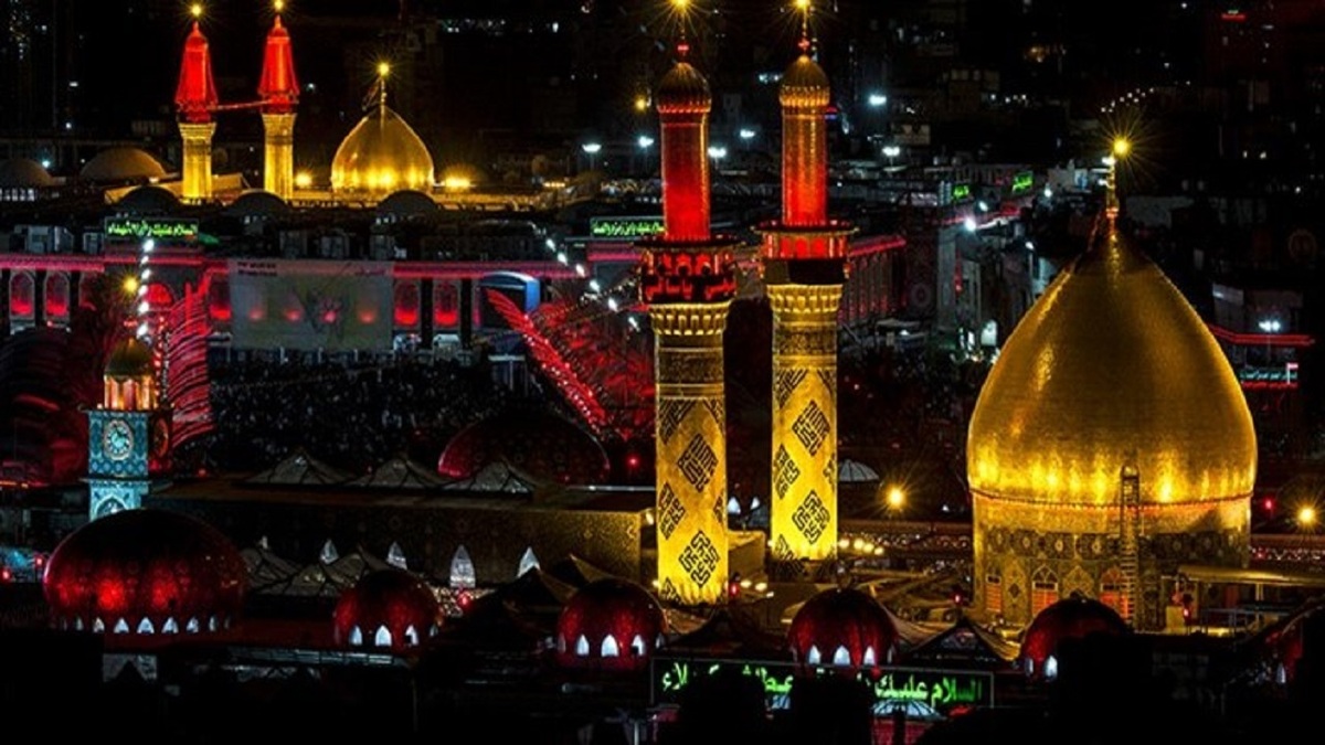 برافراشتن پرچم مشکی حرم امام حسین (ع)