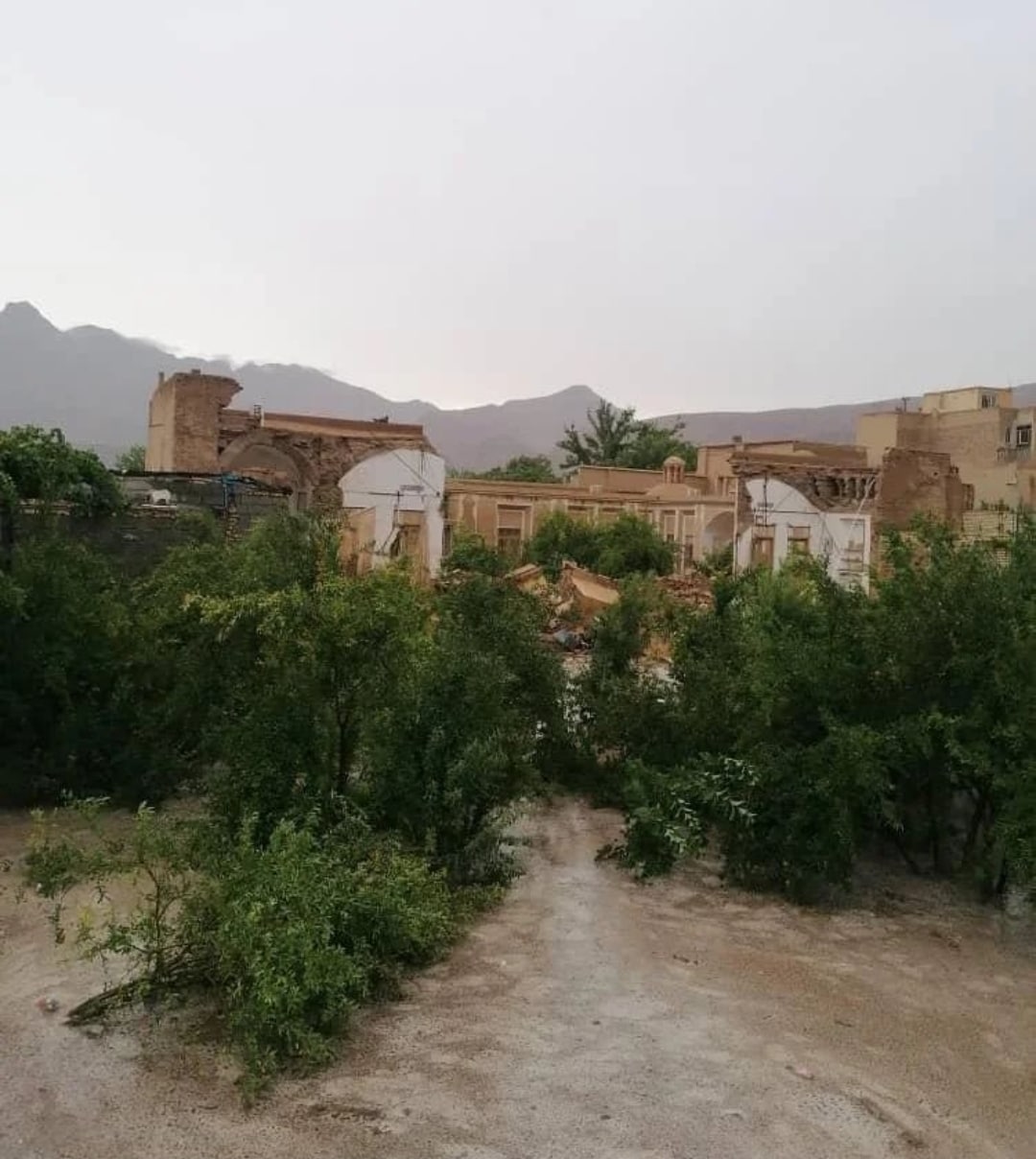 یزد/ خانه رزاقیان تفت بر اثر بارش باران تخریب شد یزد/ خانه رزاقیان تفت بر اثر بارش باران تخریب شد