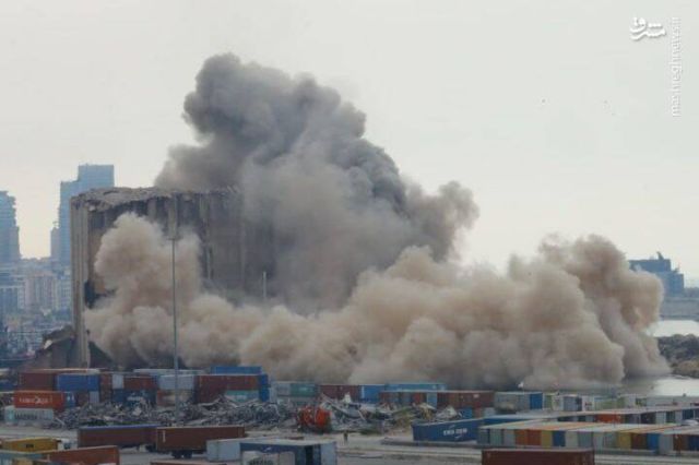 لبنان / هشت برج دیگر سیلوی غلات بندر بیروت فروریخت (+عکس) لبنان / هشت برج دیگر سیلوی غلات بندر بیروت فروریخت (+عکس)