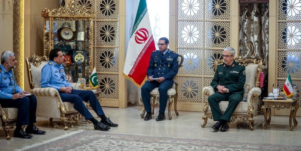 سفر فرمانده نیروی هوایی پاکستان به ایران / احتمال همکاری پهپادی / دعوت پاکستان از جنگنده های ایران