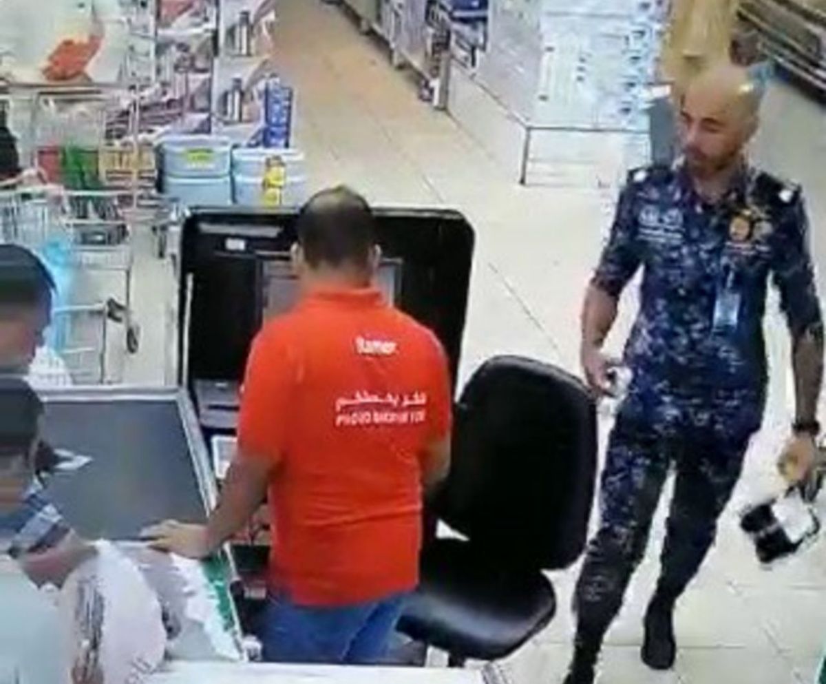 بازداشت نظامی کویتی به دلیل قلدری در فروشگاه (فیلم)