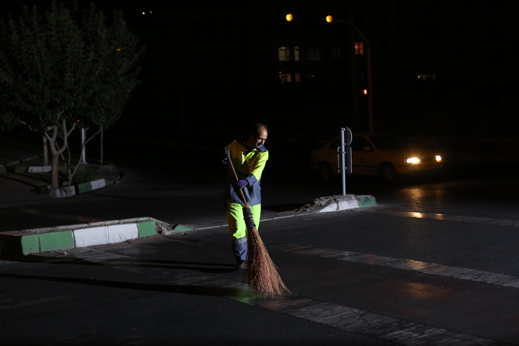 هراسهای شبانه پاکبانهای شهر، از سرقت تا حمله اراذل و اوباش و معتادان/ سه پاکبان در یکسال جان خود را از دست دادند هراسهای شبانه پاکبانهای شهر، از سرقت تا حمله اراذل و اوباش و معتادان/ سه پاکبان در یکسال جان خود را از دست دادند