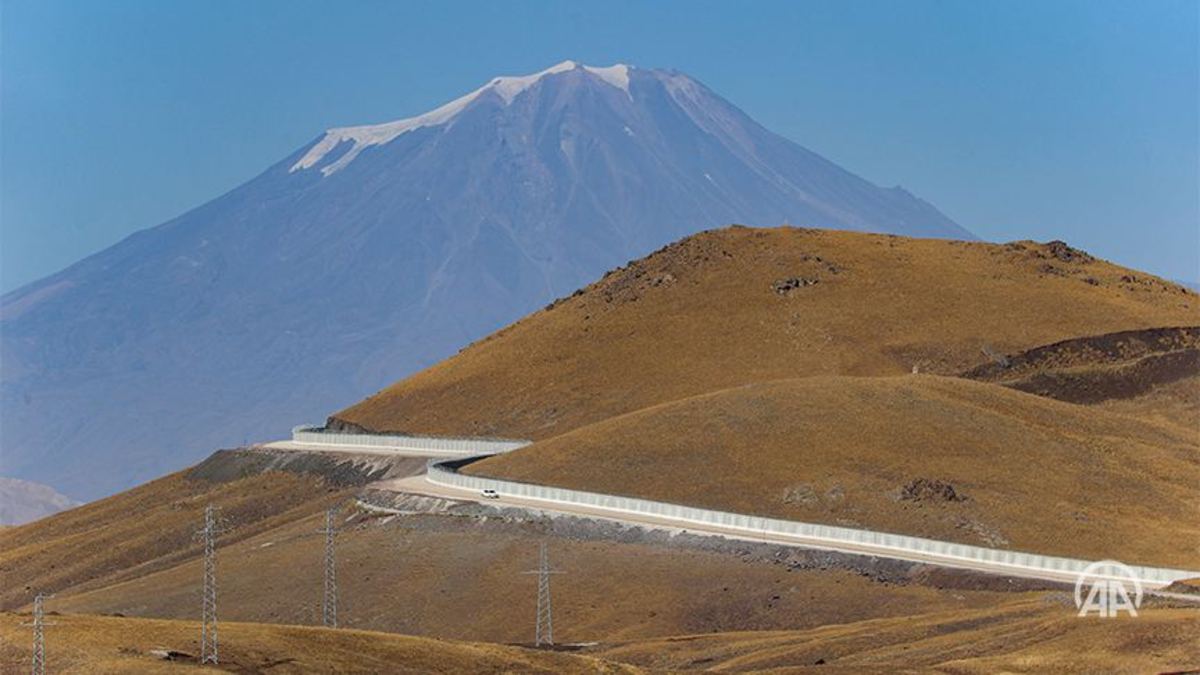 ساخت دیوار امنیتی مرزی ترکیه با ایران (+عکس)