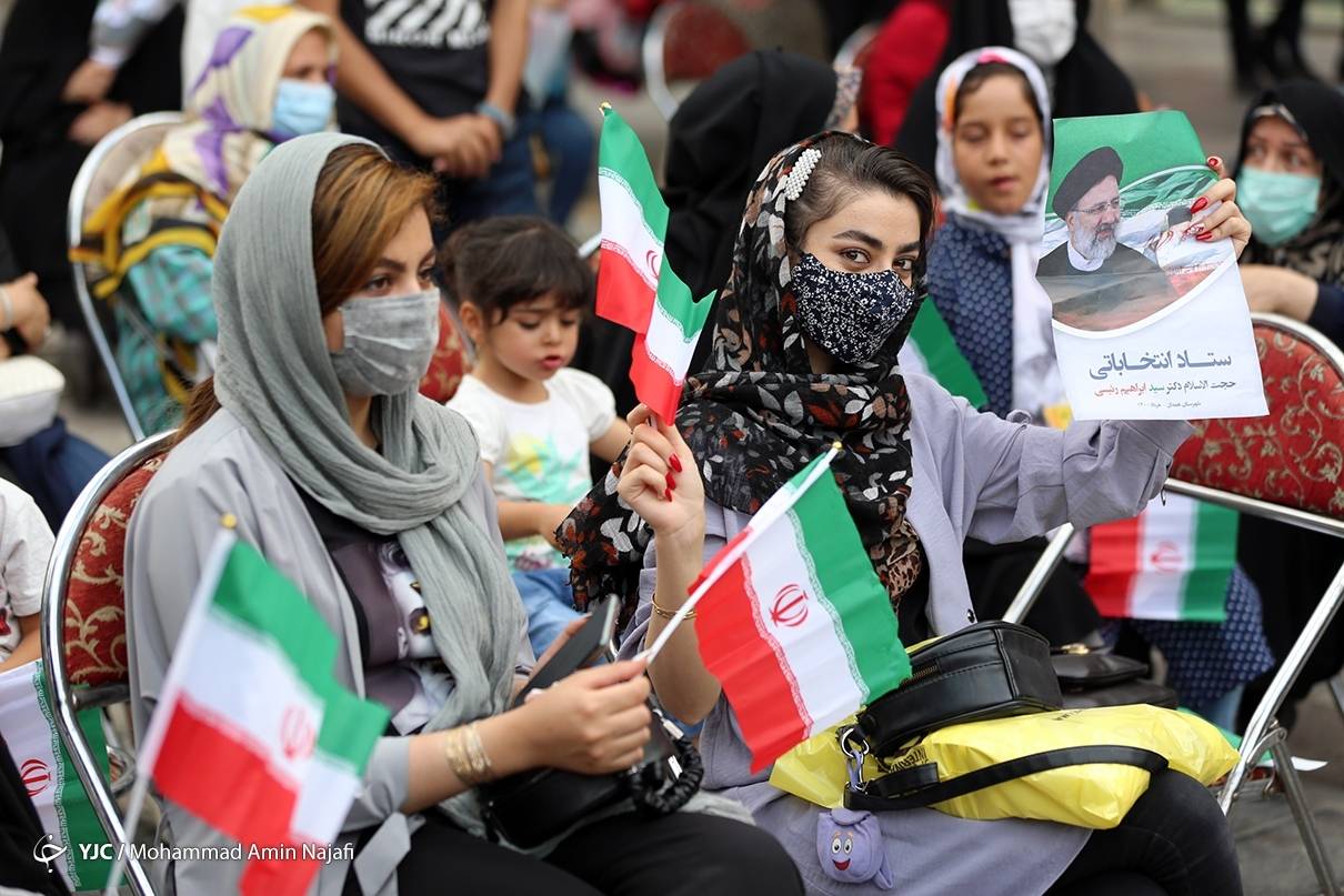 یک سال و اندی قبل؛ زمانی که گشت ارشاد نبود ... آقای رئیسی! یادتان هست؟