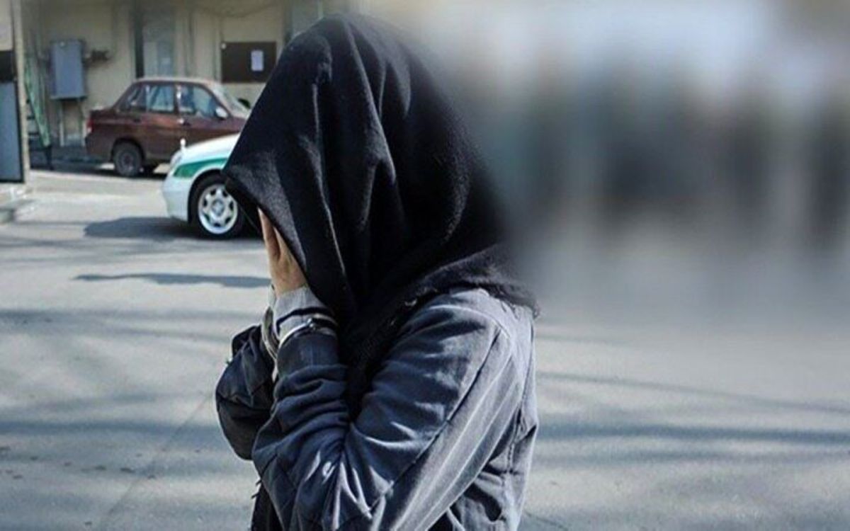 بحث و جدل بر سر حجاب در شیراز / دستگیری 2 خواهر / تعطیلی پاساژ