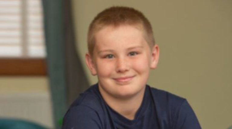 پسر ۱۱ ساله اوتیسمی با ضریب هوشی ۱۶۲ آلبرت انیشتین و استیون هاوکینگ را شکست داد پسر ۱۱ ساله اوتیسمی با ضریب هوشی ۱۶۲ آلبرت انیشتین و استیون هاوکینگ را شکست داد