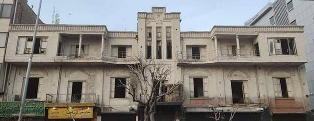 تخریب «کافه ایران» در خیابان انقلاب تهران تخریب «کافه ایران» در خیابان انقلاب تهران