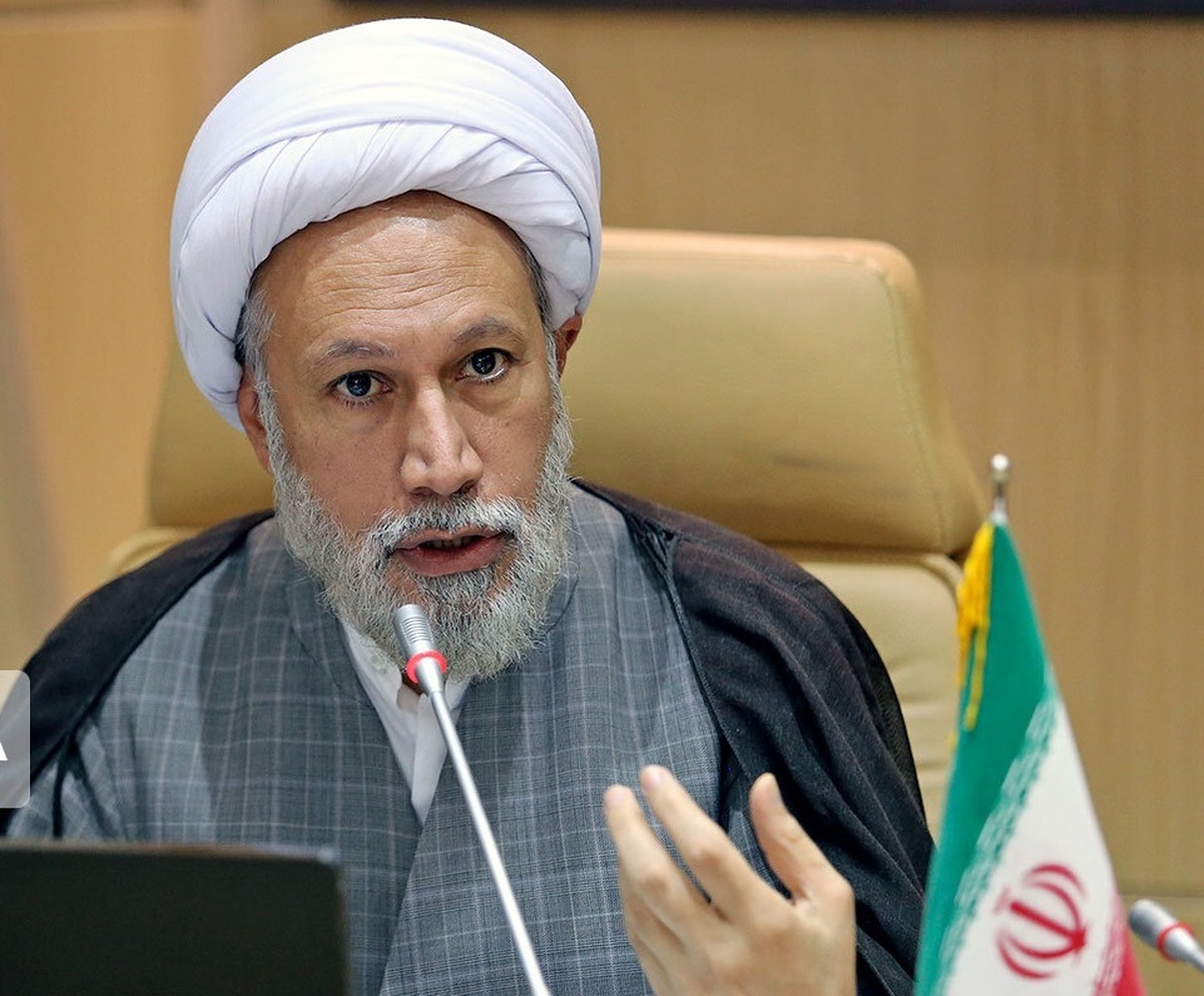 امام جمعه شیراز: بر اساس راستی آزمایی انجام شده ٧٠ درصد جامعه حامی عفاف و حجاب هستند