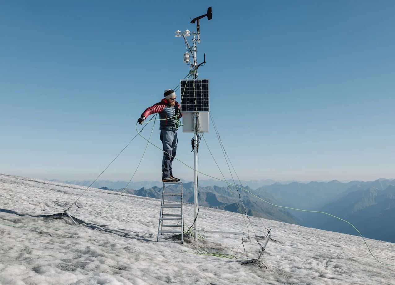 بزکوهی 500 ساله از یخچال کوه‌های آلپ سر درآورد (+عکس)