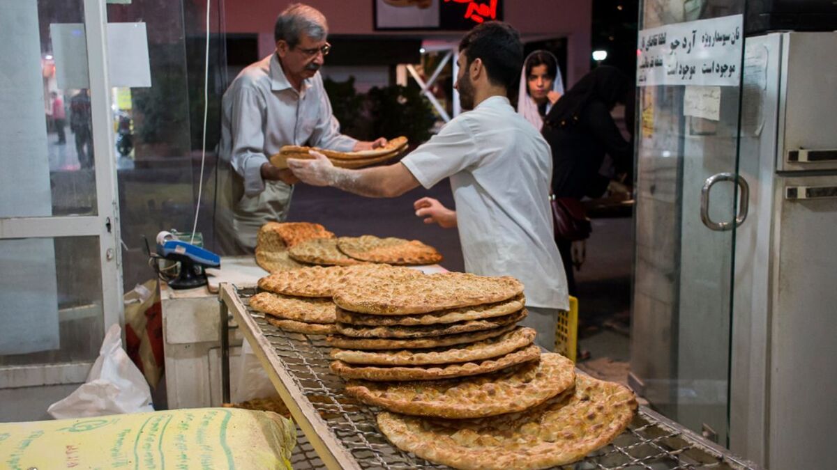 رئیس اتحادیه نانوایان سنگکی: هزینه پخت نان ۲۰۰ درصد و مصرف ۳۰ در صد افزایش یافته
