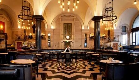 پرتره رستوراندار معروف حراج میشود پرتره رستوراندار معروف حراج میشود