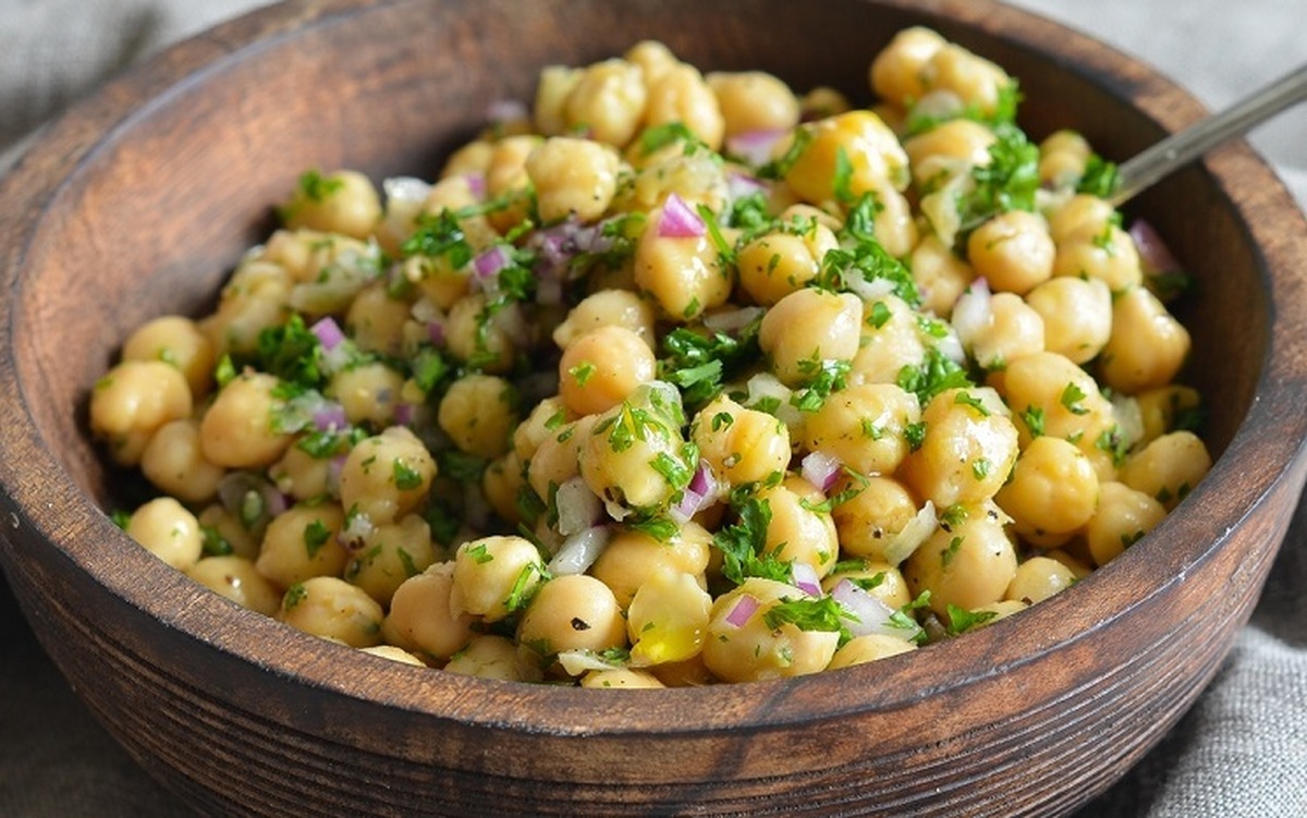 طرز تهیه سالاد مرغ و نخود، یک سالاد مقوی
