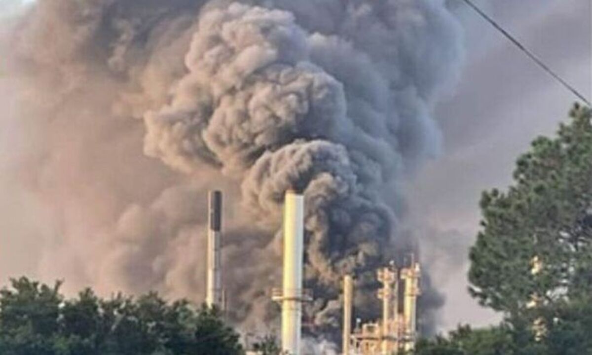 آتش سوزی و انفجار در کارخانه مواد شیمیایی در آمریکا 