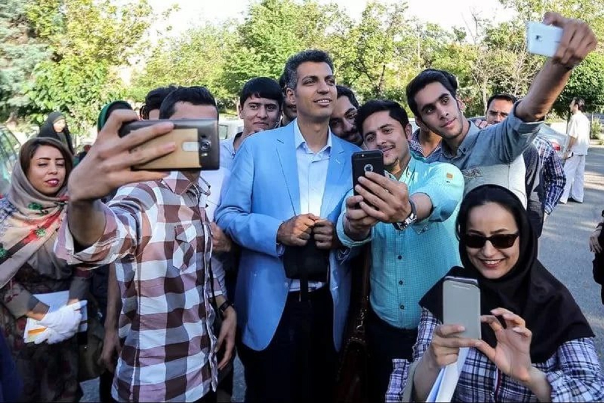 عصبانیت کیهان از عادل فردوسی‌پور؛ او حامی اراذل اجاره‌ای است !
