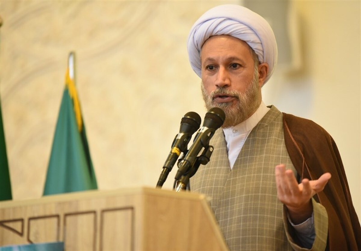 امام جمعه شیراز: همه دانشجویان ما نسبت‌ به ایران عشق می‌ورزند/ هر ایرانی حق دارد حتی مخالفت و نقد داشته باشد؛ حق همه ماست