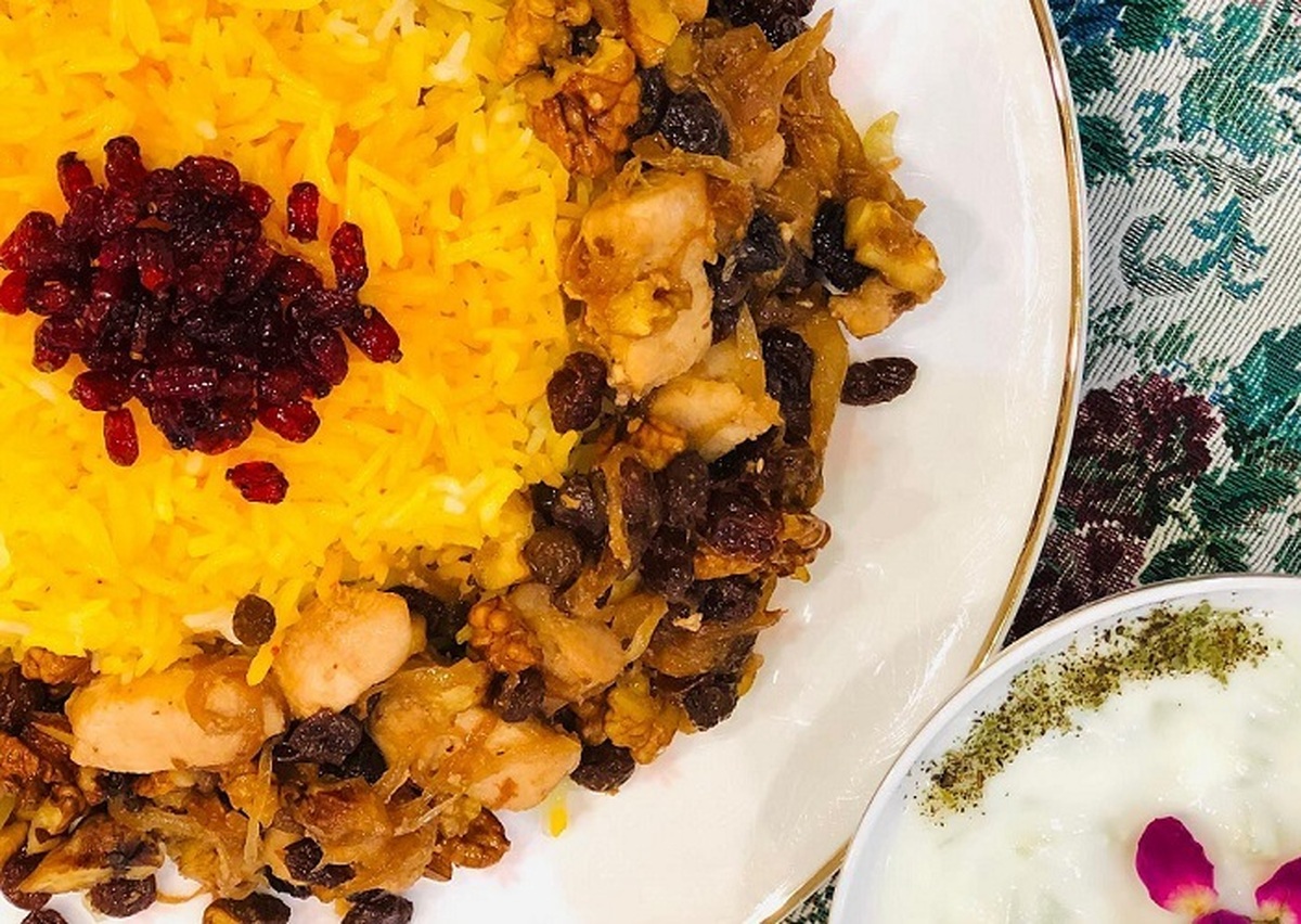 طرز تهیه گردو پلو با مرغ ریش‌ریش؛ شیک و مجلسی