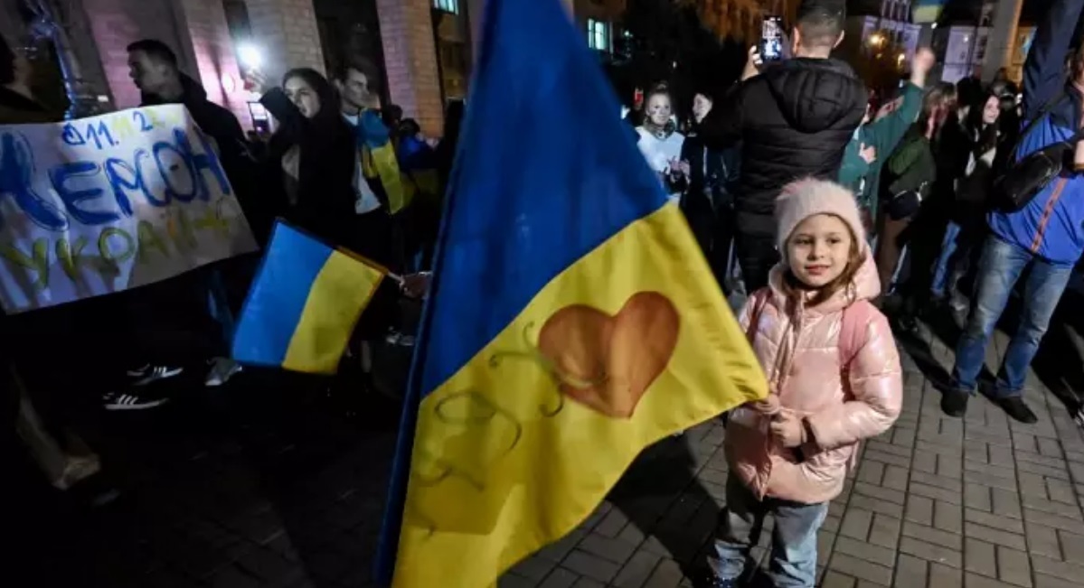 شادی اهالی خرسون اوکراین بعد از آزادی از اشغال روسیه