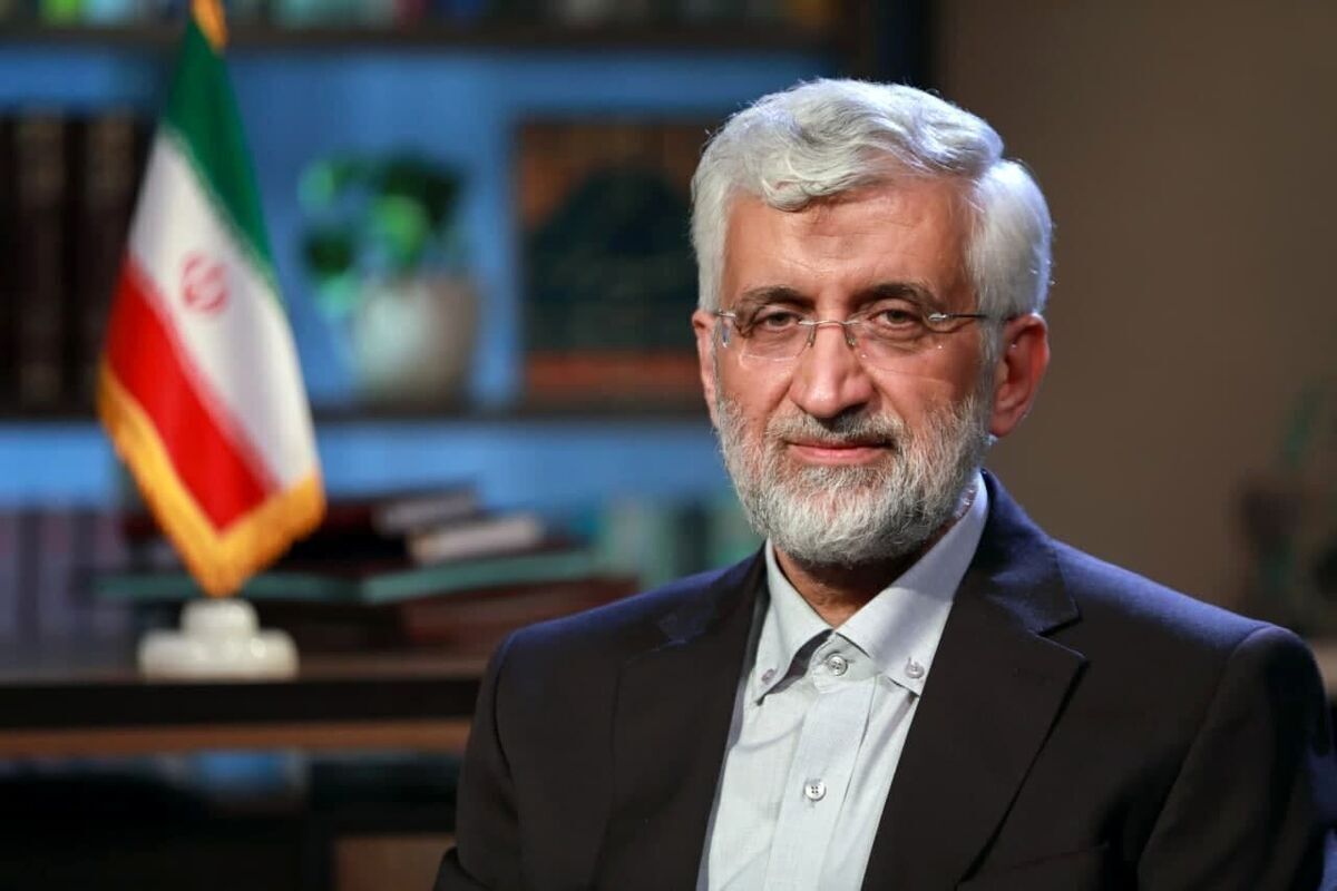 جلیلی: امروز در بسیاری از عرصه‌ها در رتبه‌های ۱۰ یا ۲۰ دنیا قرار داریم/ از گردنه‌ها عبور کرده ایم و دشمن می‌گوید گزینه ای ندارد یعنی به مرحله ای رسیده که باید شتاب گیریم