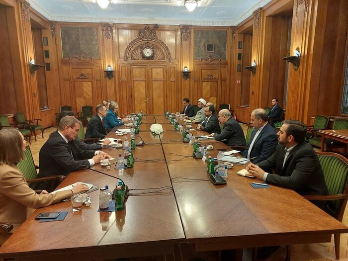 وزیر اقتصاد: تجربه یک سال اخیر نشان داد تحریم نمی‌تواند مانع تجارت خارجی ایران شود