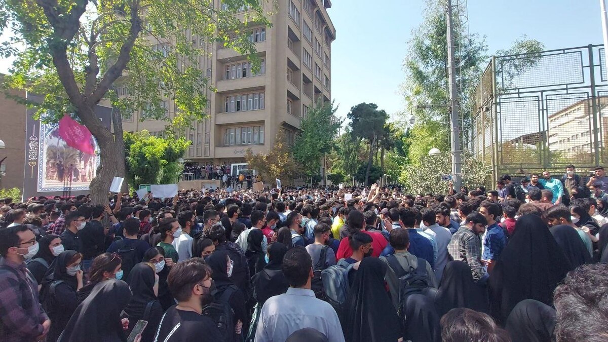 رئیس دانشگاه امیرکبیر: پرتاب یک تکه  بلوک سیمانی توسط یک دانشجو به سر یکی از کارکنان انتظامات