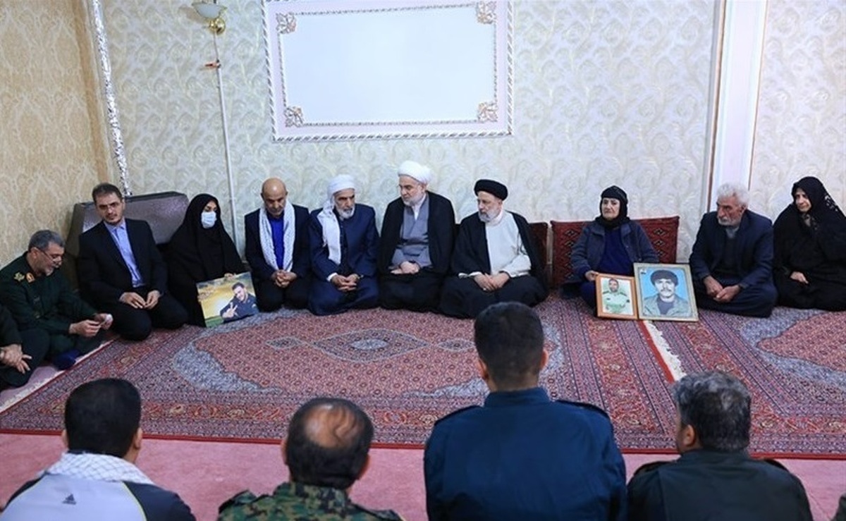 دیدار رئیسی با خانواده شهدای حوادث اخیر کردستان