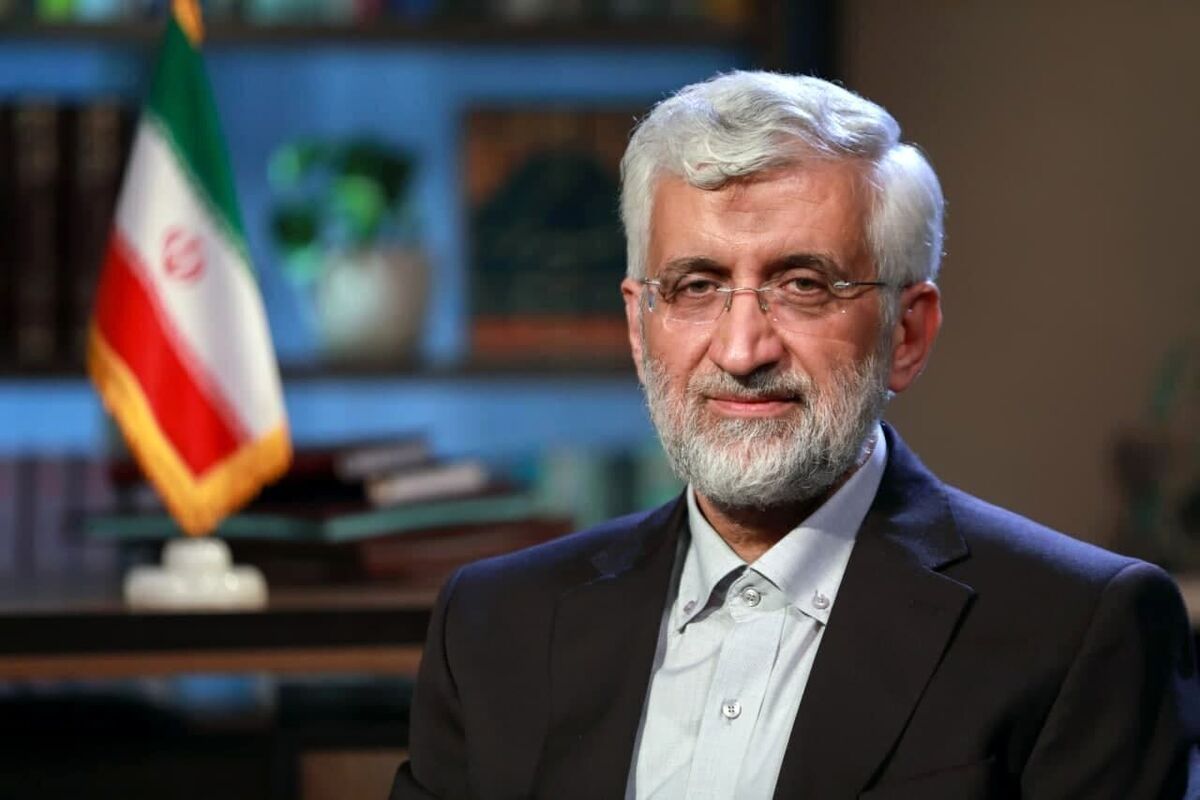 جلیلی: دشمنان در کشورشان فرق صندوق رای با جعبه خرما را نمی دانند بعد مدعی دموکراسی می شوند/ کشور به نقطه اوج گیری رسیده