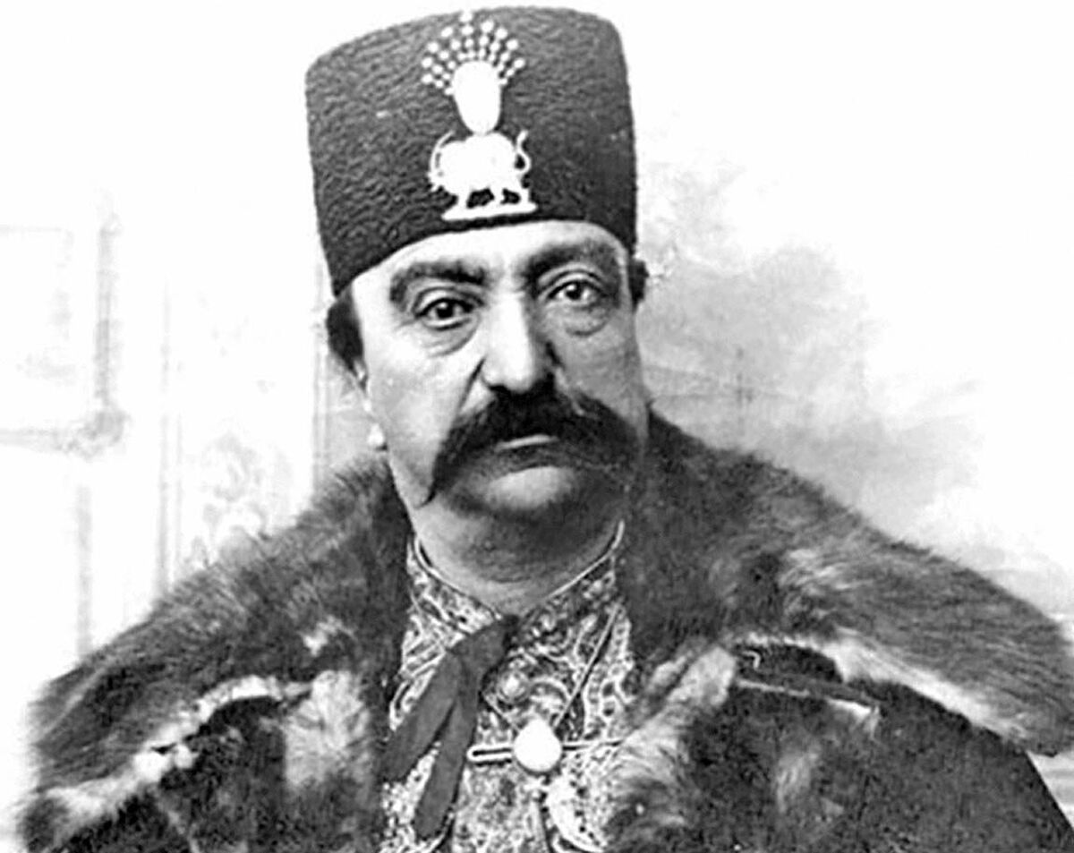 چهره واقعی ناصرالدین شاه همراه با مادر و خواهرش (عکس)