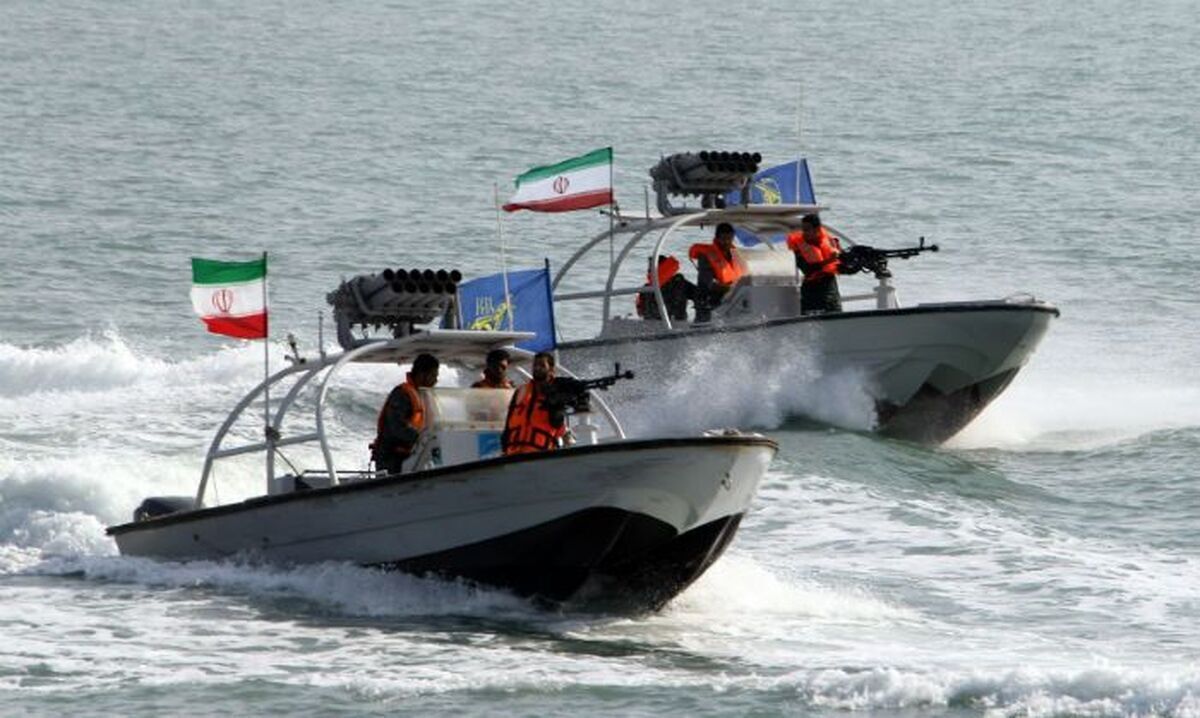 ادعای سنتکام درباره مزاحمت شناورهای سپاه برای کشتی‌های آمریکایی