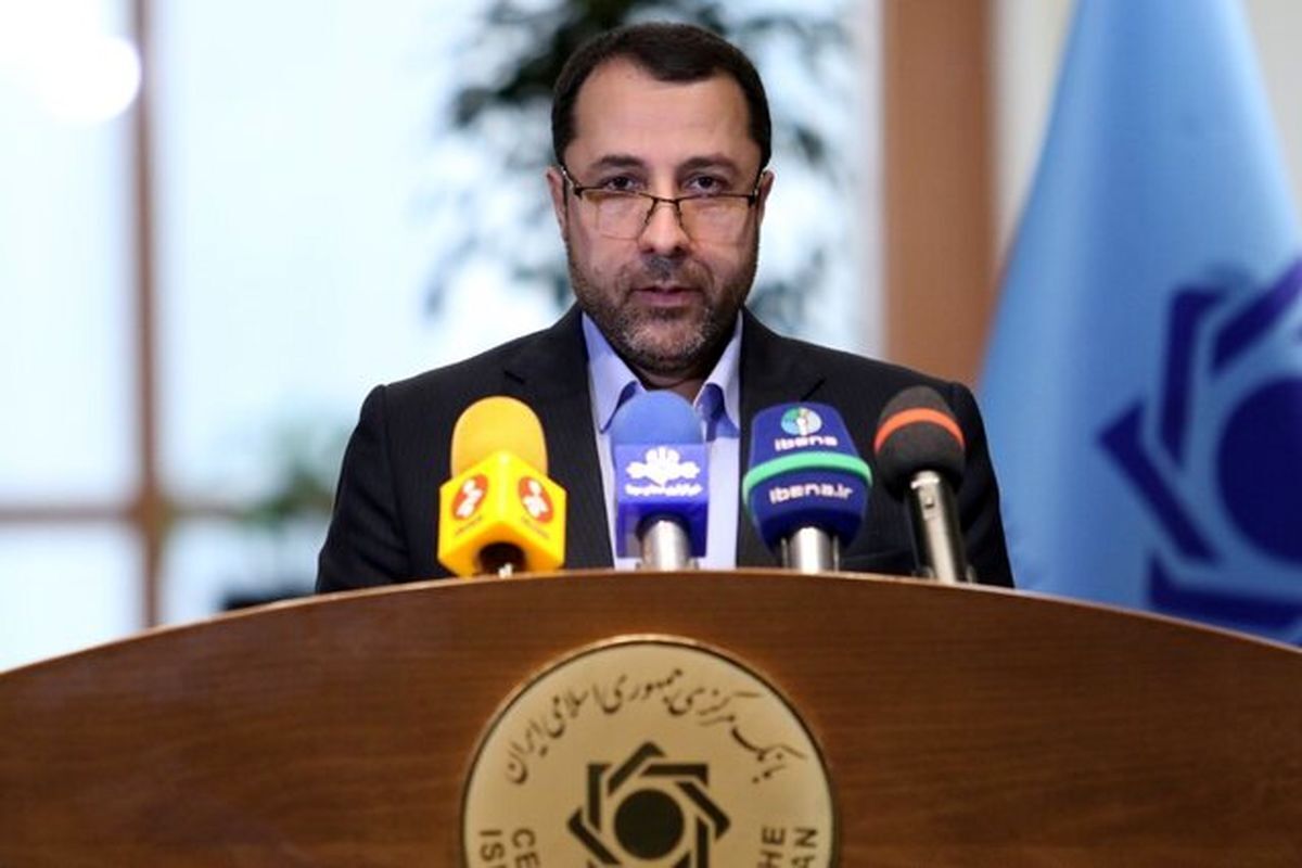 رئیس بانک مرکزی: ارائه ندادن خدمات به افراد بی حجاب صحت ندارد