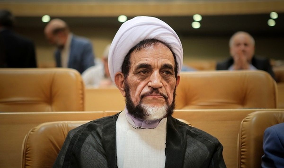 اشرفی اصفهانی فعال سیاسی: حل مسائل، تنها از کانال رهبری ممکن است / ابراز نگرانی آیت الله سیستانی از وضعیت ایران