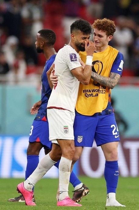 فوتبال را سیاسی نکنیم