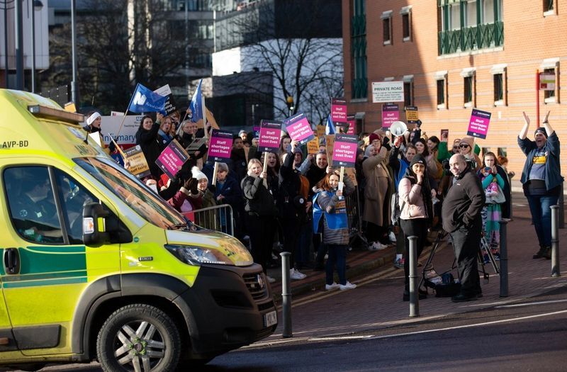 اعتصاب پرستاران و کادر درمان انگلیس (+عکس) اعتصاب پرستاران و کادر درمان انگلیس (+عکس)