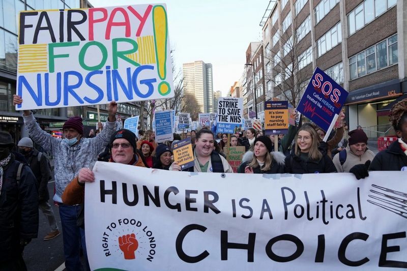 اعتصاب پرستاران و کادر درمان انگلیس (+عکس) اعتصاب پرستاران و کادر درمان انگلیس (+عکس)