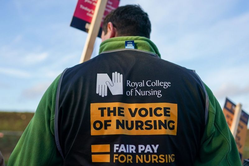 اعتصاب پرستاران و کادر درمان انگلیس (+عکس) اعتصاب پرستاران و کادر درمان انگلیس (+عکس)