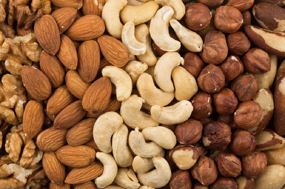این ۵ خوراکی شما را جوان نگه می‌دارند/ از آجیل تا چای سبز
