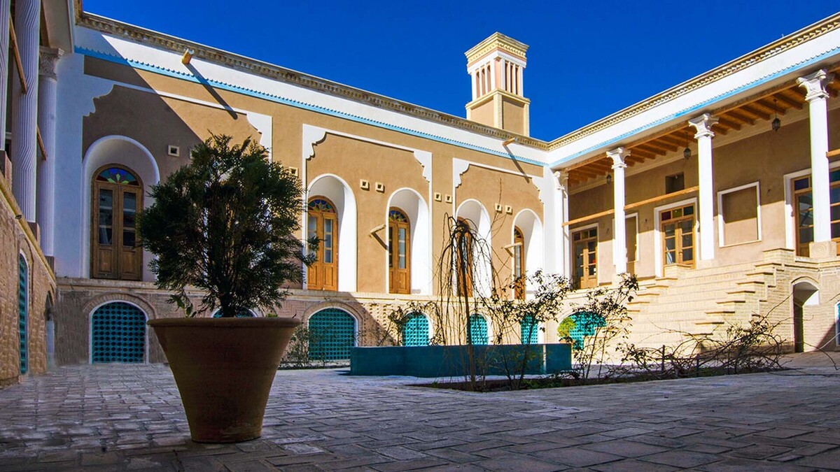 سایه گرانی، روی سفرهای نوروزی؛ اقامتگاه‌های غیر رسمی جایگزین اقامتگاه‌های رسمی (فیلم)