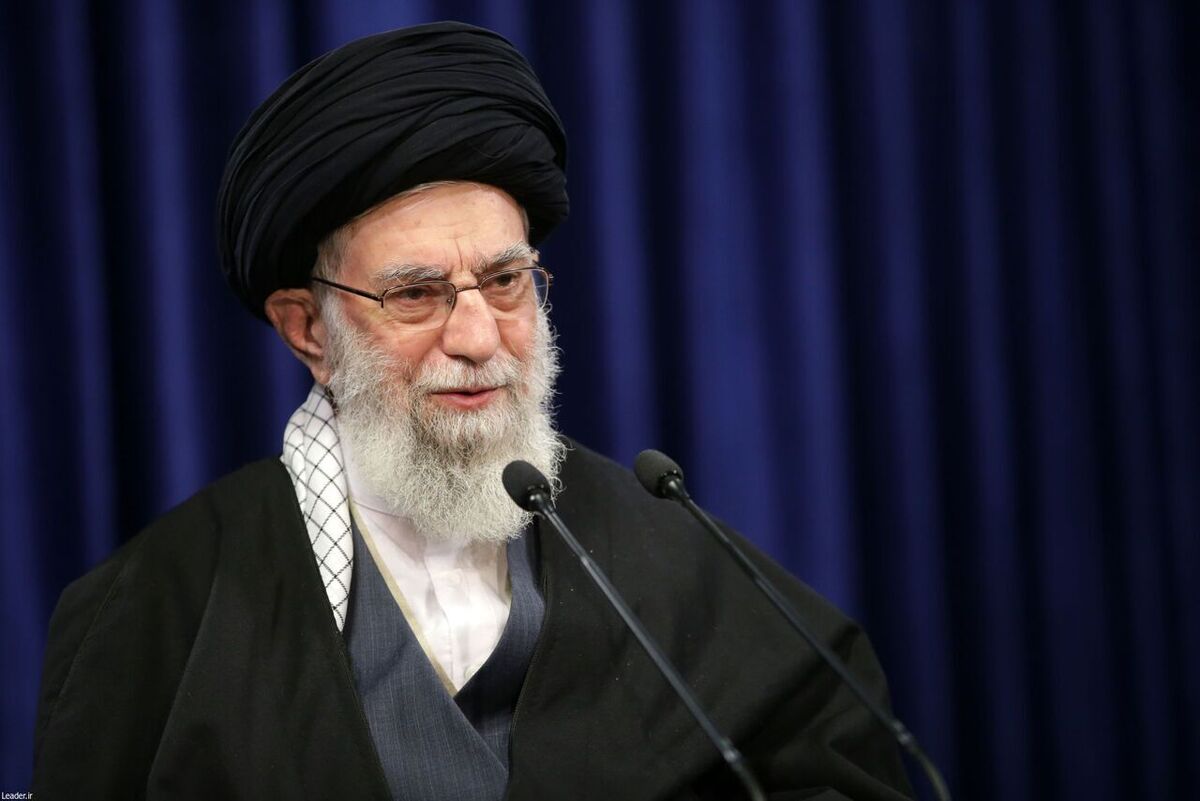مقام معظم رهبری در دیدار شاعران: چه کار خوبی کردید برای مادربزرگ شعر گفتید