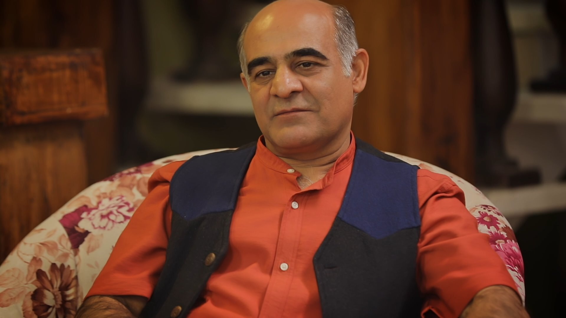 «دست به مهره» در شبکه خانگی ؛ با حضور علیرضا خمسه، غلامرضا نیکخواه، هومن برق‌نورد، امیرحسین رستمی و ...