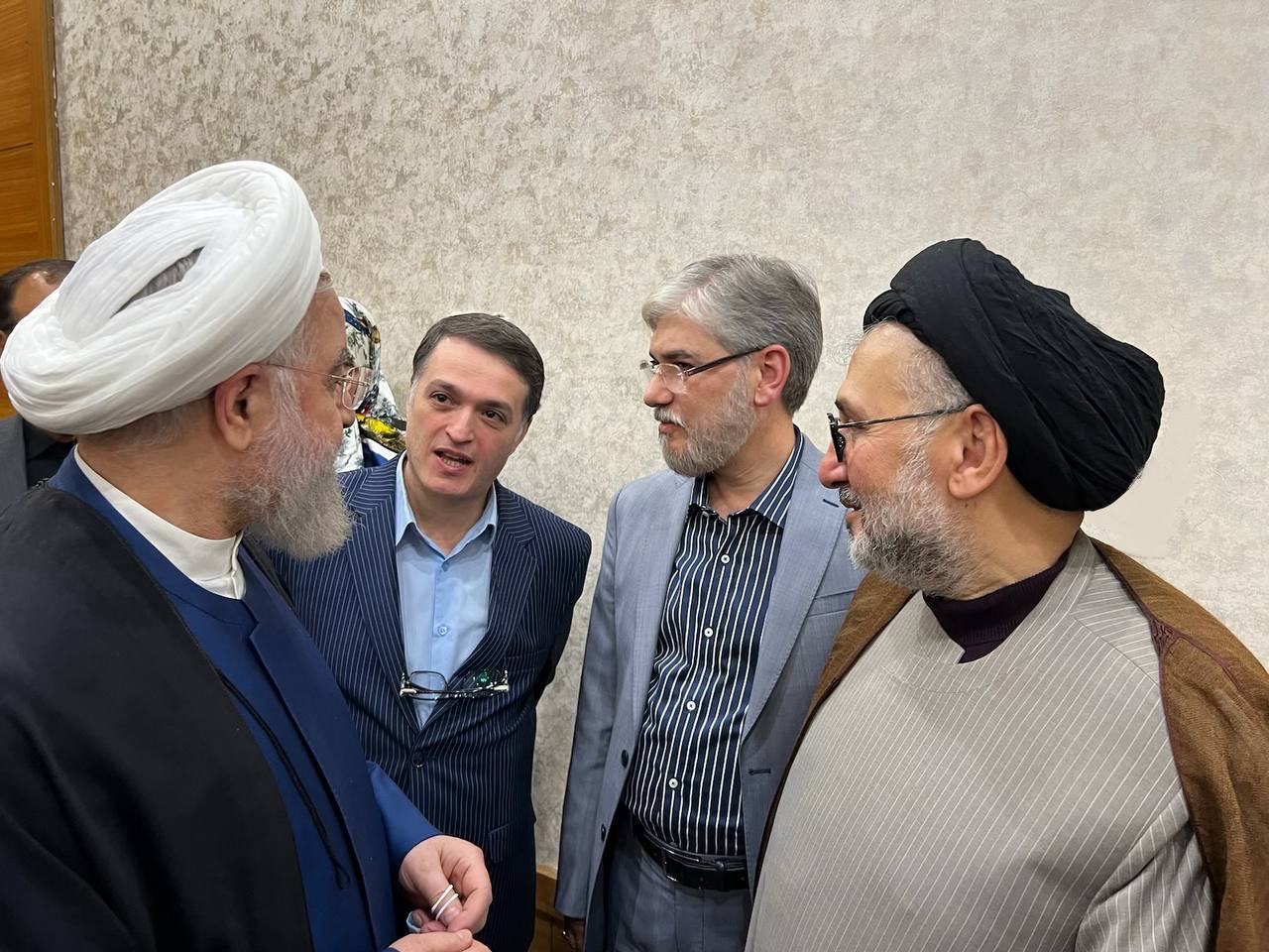 شوخی  ابطحی با روحانی در مراسم افطار : من خودم سیدم ، تبرک جدید پذیرفته نمی شود!