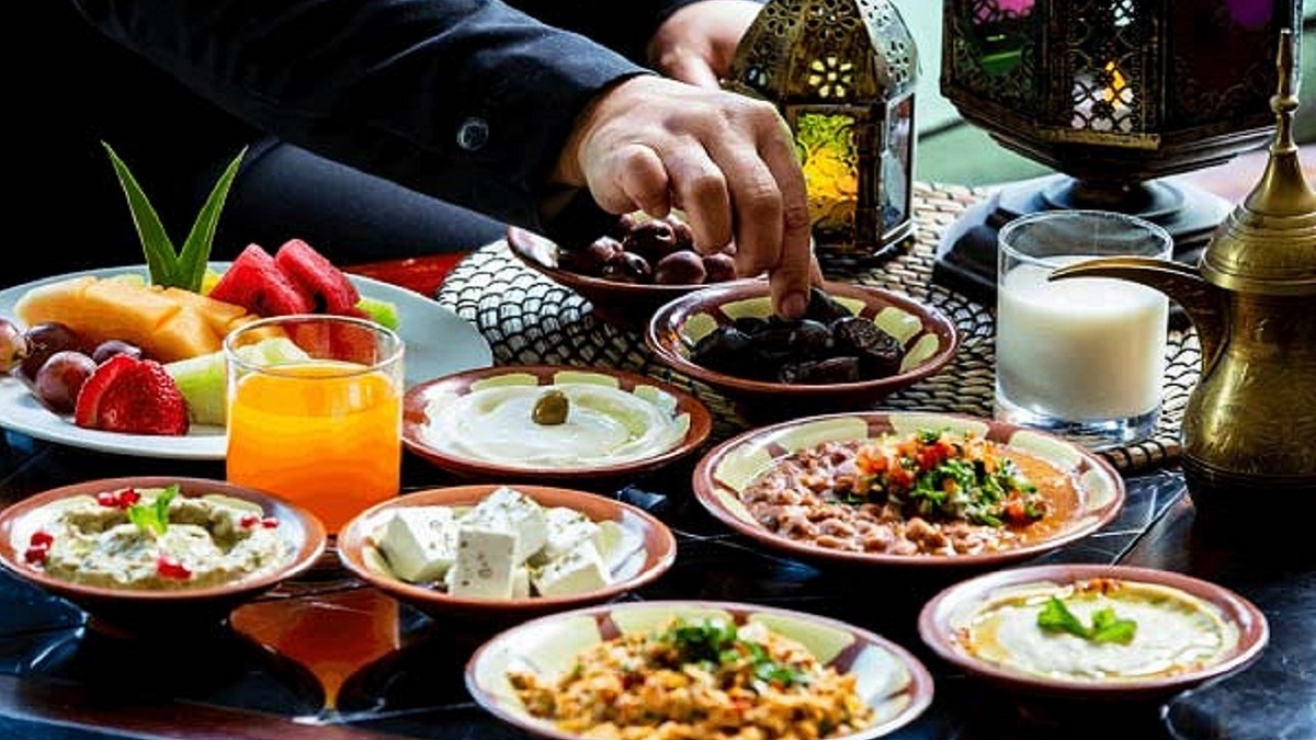 چرا در افطار و سحر نباید پرخوری کرد؟/ توصیه‌هایی در ماه رمضان