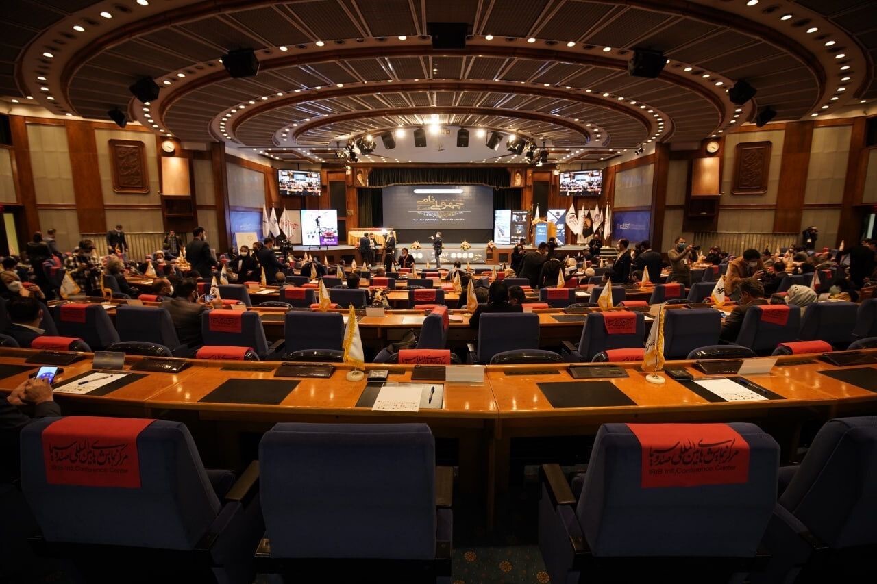 تقدیر از مدیرعامل بیمه دات کام در چهارمین اجلاس چهره های نامی صنعت، معدن و اقتصاد کشور تقدیر از مدیرعامل بیمه دات کام در چهارمین اجلاس چهره های نامی صنعت، معدن و اقتصاد کشور