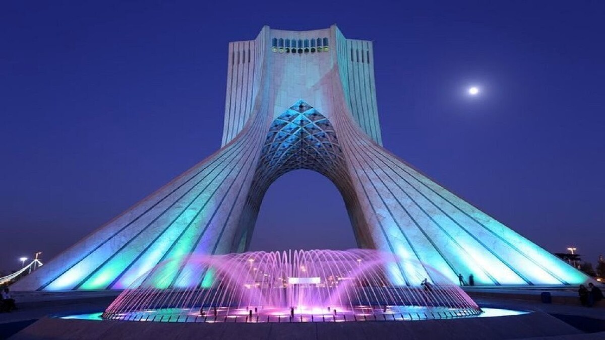 بازدید 2500 نفر تا روز سوم فروردین از برج آزادی