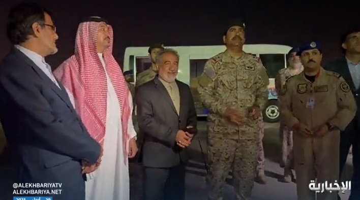 انتقال 65 ایرانی از سودان به وسیله عربستان / تشکر  دیپلمات ایرانی از فرماندهان ارتش سعودی (+فیلم) انتقال 65 ایرانی از سودان به وسیله عربستان / تشکر  دیپلمات ایرانی از فرماندهان ارتش سعودی (+فیلم)