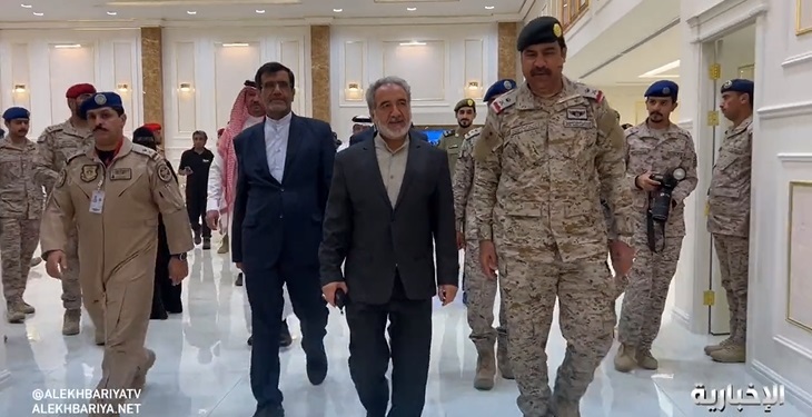 انتقال 65 ایرانی از سودان به وسیله عربستان / تشکر  دیپلمات ایرانی از فرماندهان ارتش سعودی (+فیلم) انتقال 65 ایرانی از سودان به وسیله عربستان / تشکر  دیپلمات ایرانی از فرماندهان ارتش سعودی (+فیلم)