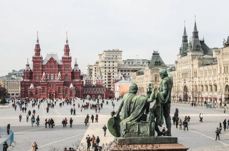 هنرمندان روس زیر منگنه: از پوتین حمایت کنید یا حذف میشوید هنرمندان روس زیر منگنه: از پوتین حمایت کنید یا حذف میشوید