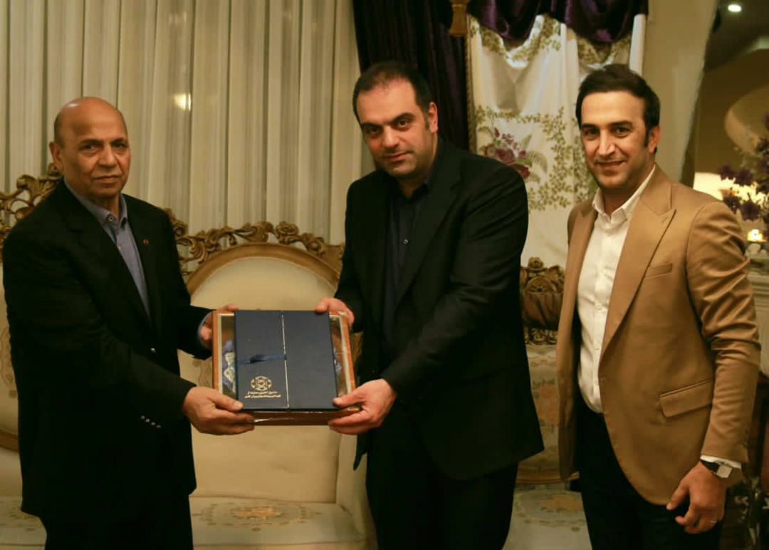 ديدار مديران صندوق حمايت با قهرمان طلايی وزنه برداری آسيا ديدار مديران صندوق حمايت با قهرمان طلايی وزنه برداری آسيا