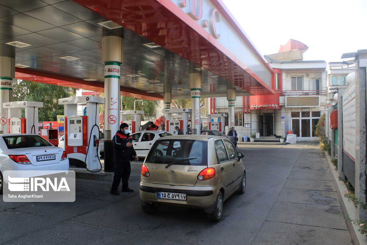 جایگاه های سوخت در این مرحله مشمول پرداخت کارمزد بانکی نیستند جایگاه های سوخت در این مرحله مشمول پرداخت کارمزد بانکی نیستند