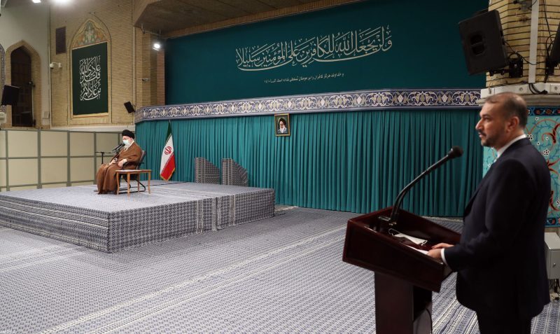 یک جاهایی باید انعطاف داشت / انعطاف منافاتی با اصول ندارد/ در طول این سالها مواردی از «دیپلماسی التماسی» داشتیم یک جاهایی باید انعطاف داشت / انعطاف منافاتی با اصول ندارد/ در طول این سالها مواردی از «دیپلماسی التماسی» داشتیم