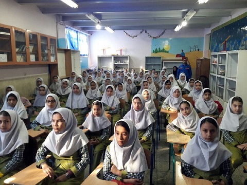 حذف حجاب در مدارس ابتدایی دخترانه در حد پیشنهاد است حذف حجاب در مدارس ابتدایی دخترانه در حد پیشنهاد است