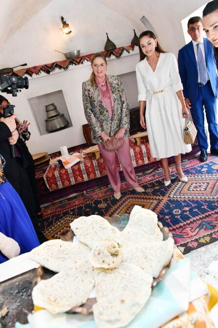 بازدید همسر رئیس جمهور اسرائیل از موزه مردم شناسی باکو (عکس) بازدید همسر رئیس جمهور اسرائیل از موزه مردم شناسی باکو (عکس)